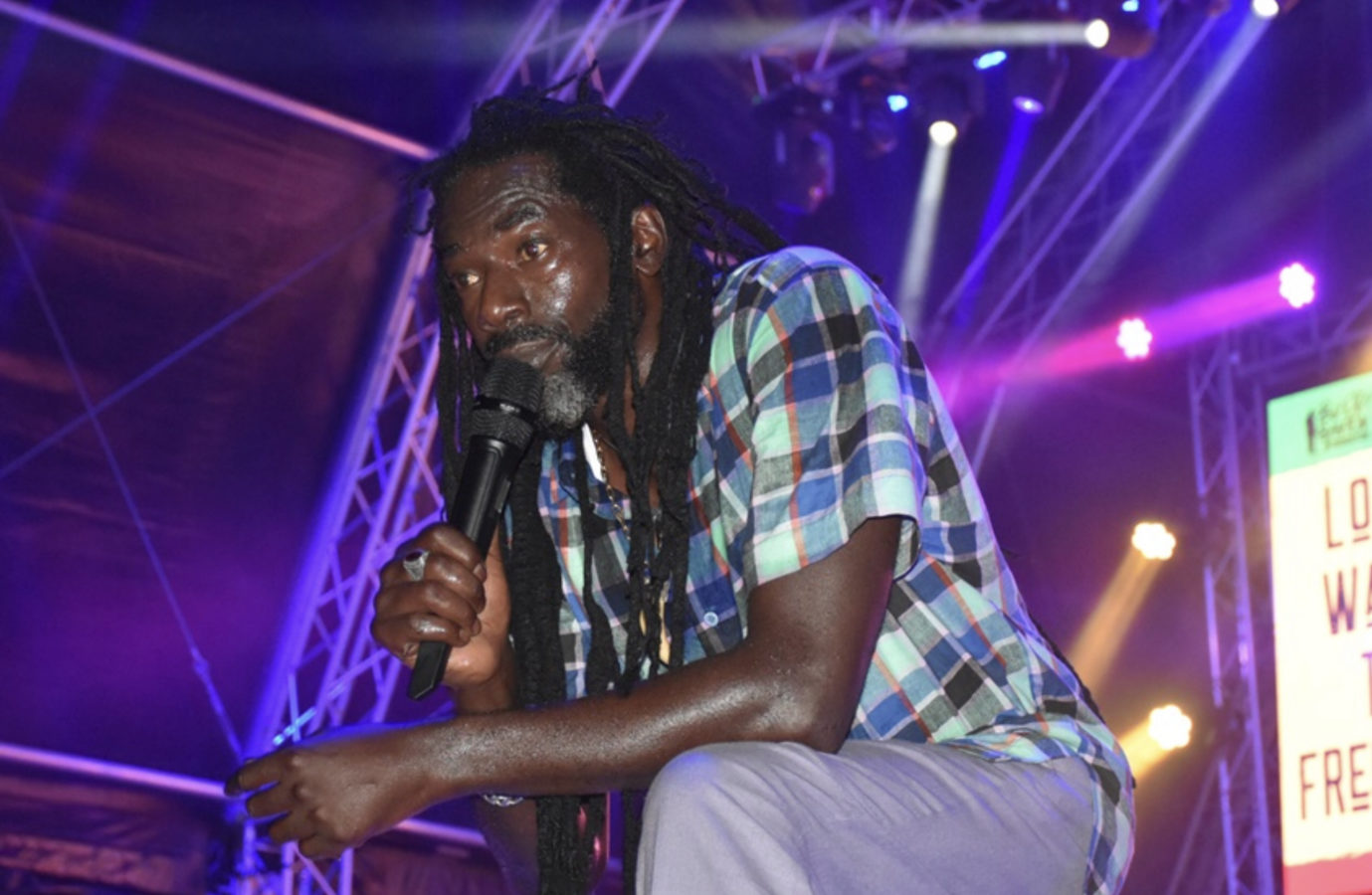 Reggae legend comes through | Buju Banton appeases thousands in RT