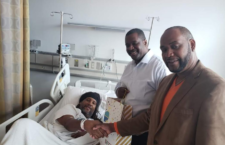 Premier spreads Christmas cheer at hospital