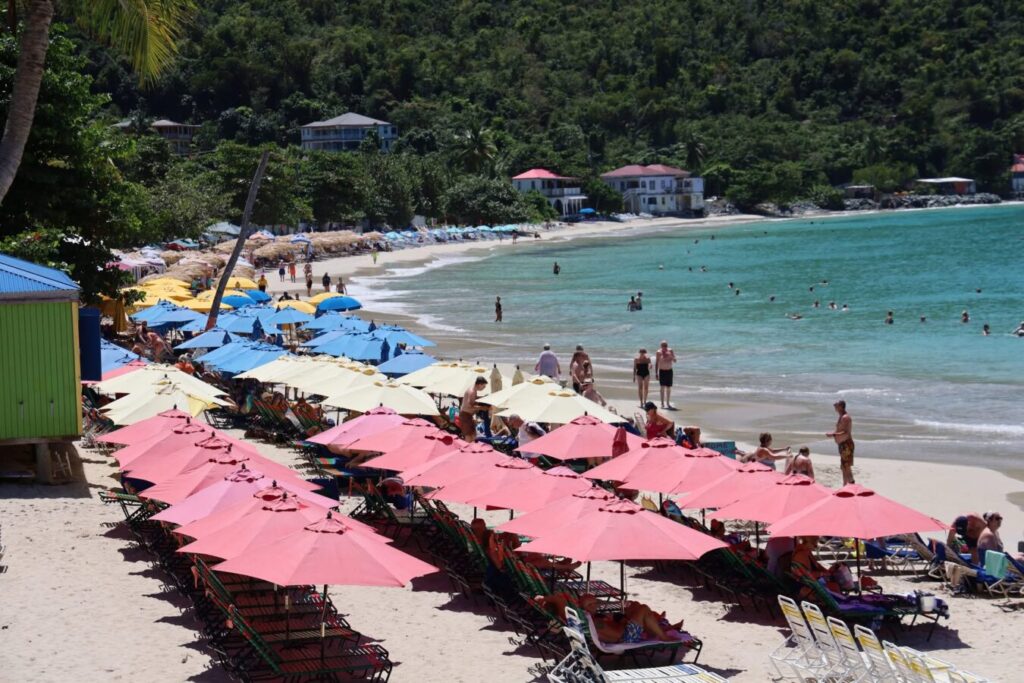 Beaches should not be crowded with chairs – Fraser